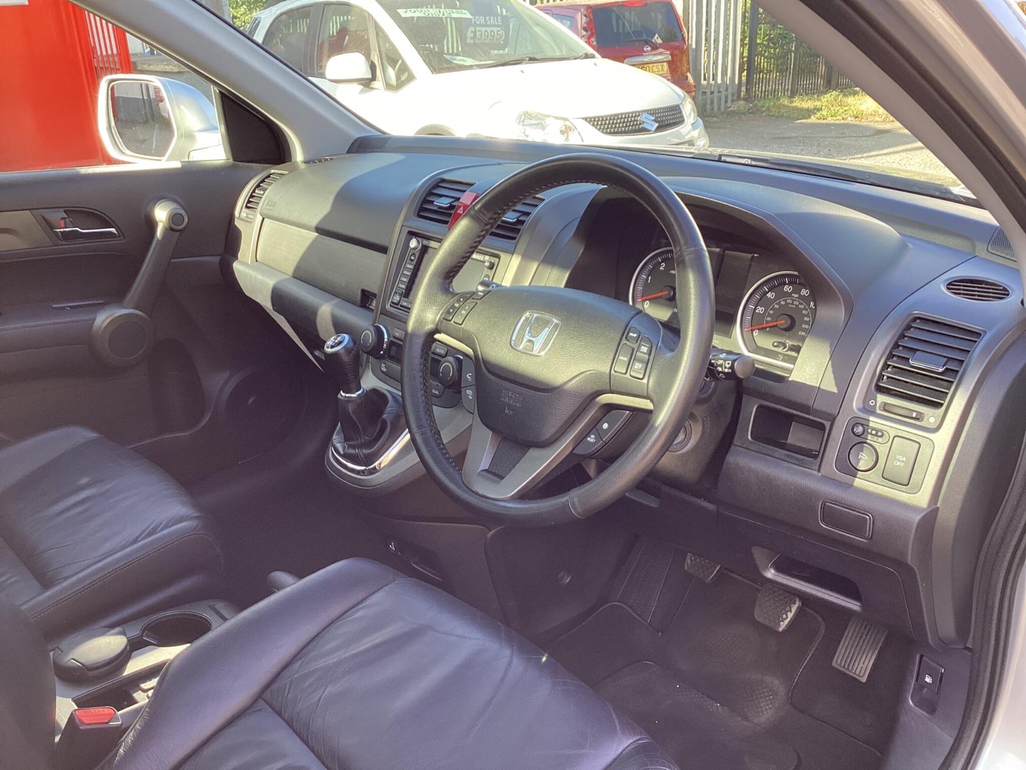 Honda CR-V view 3