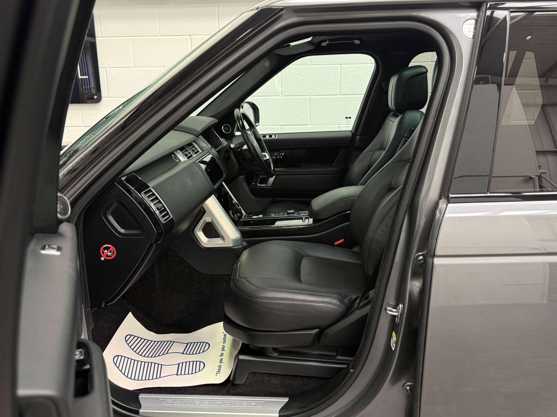 Land Rover Range Rover view 18