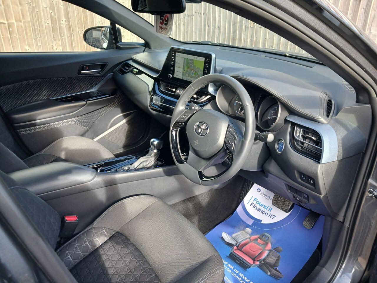 Toyota C-HR view 2