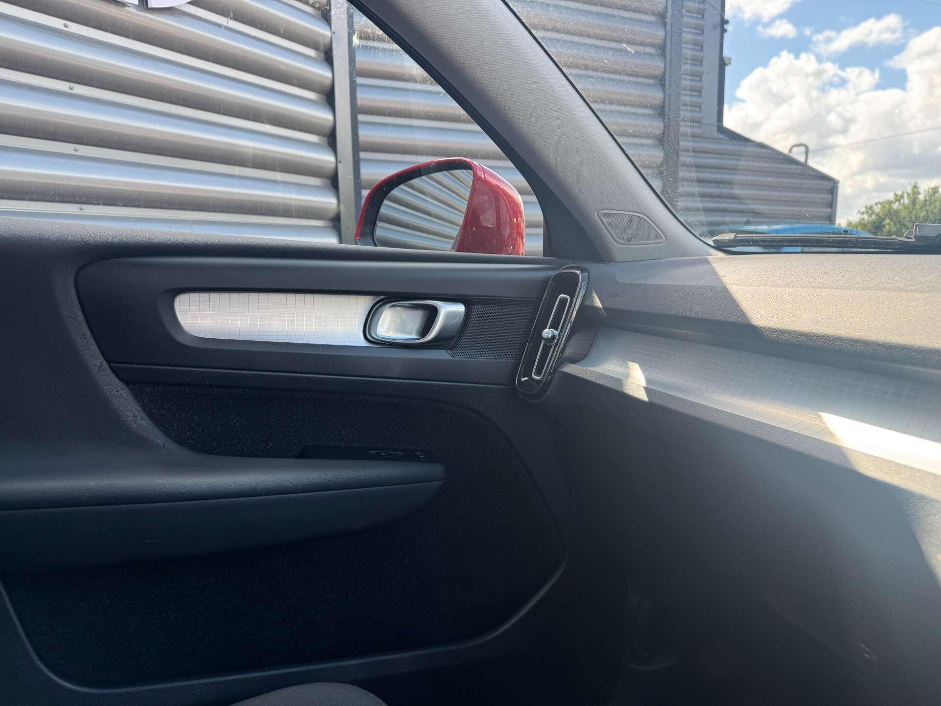 Volvo XC40 view 21