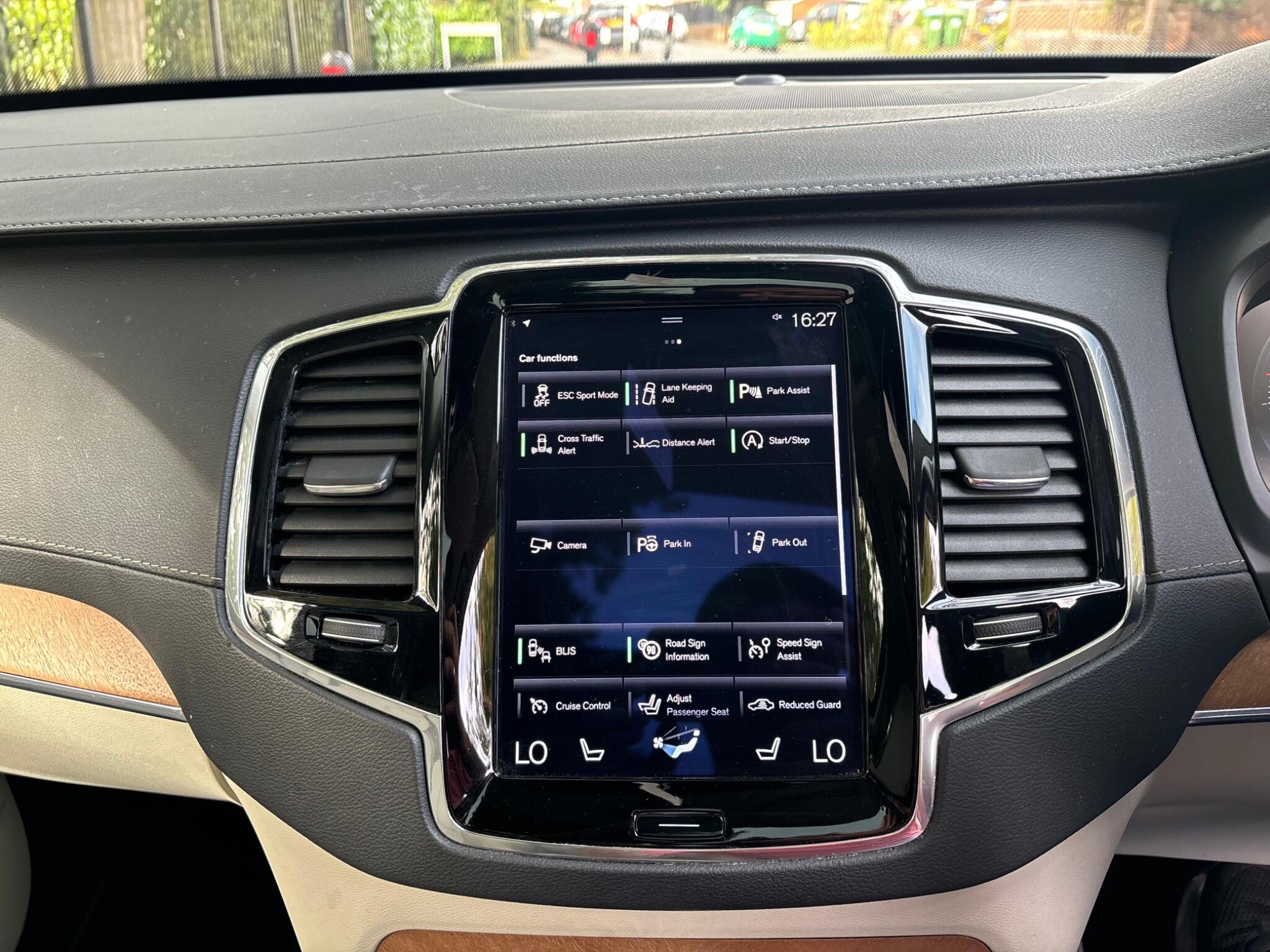 Volvo XC90 view 25