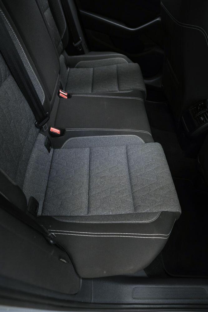 Volkswagen Passat view 11