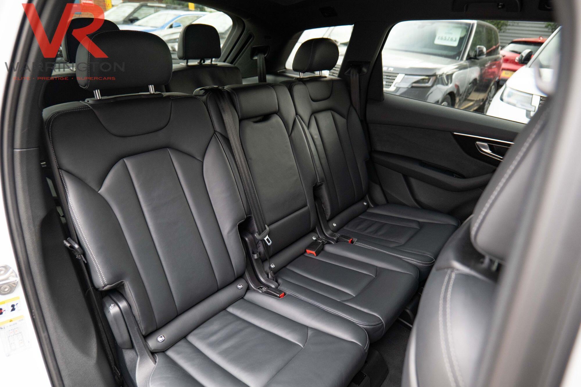 Audi Q7 view 38