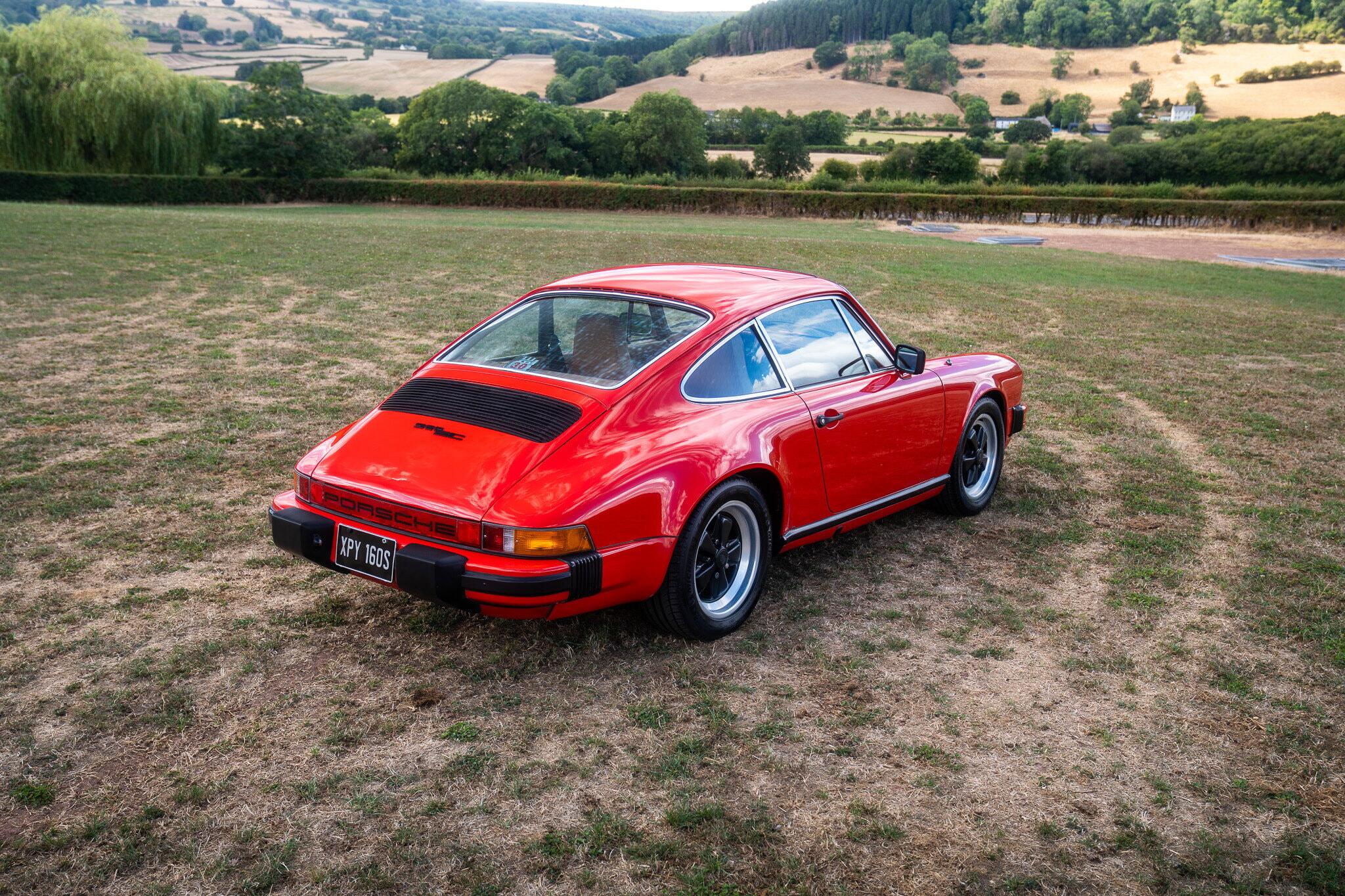 Porsche 911 view 3