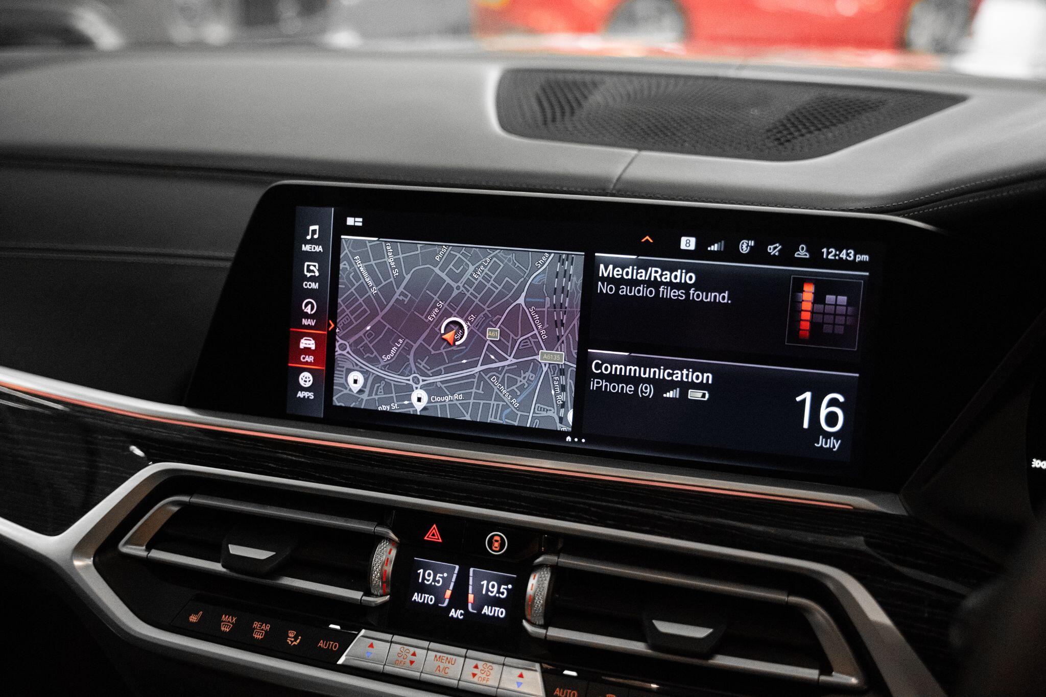 BMW X7 view 24