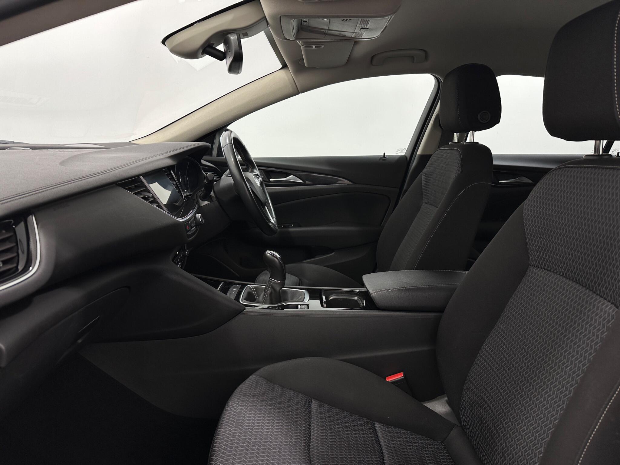 Vauxhall Insignia view 34