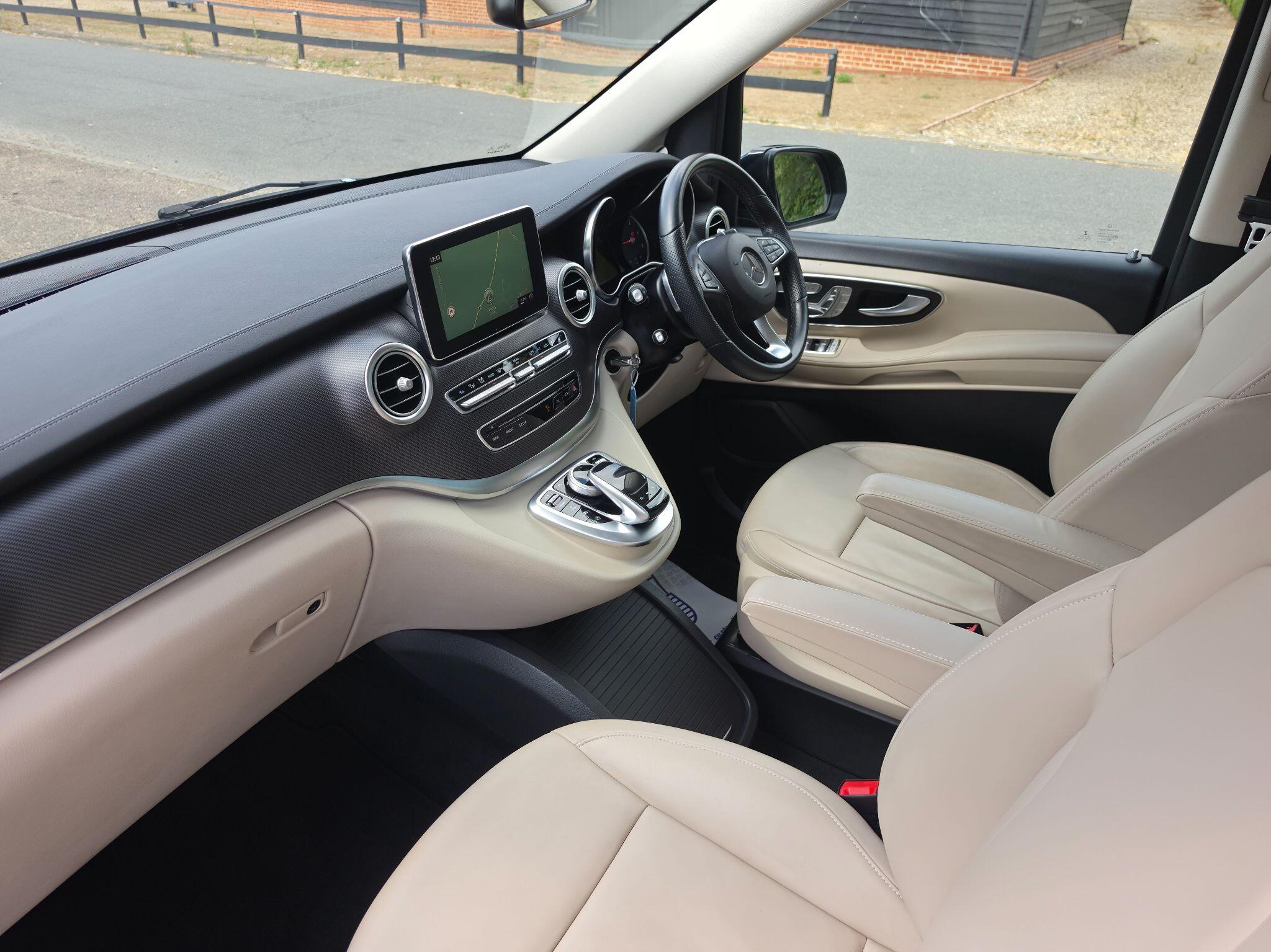Mercedes-Benz V Class view 4