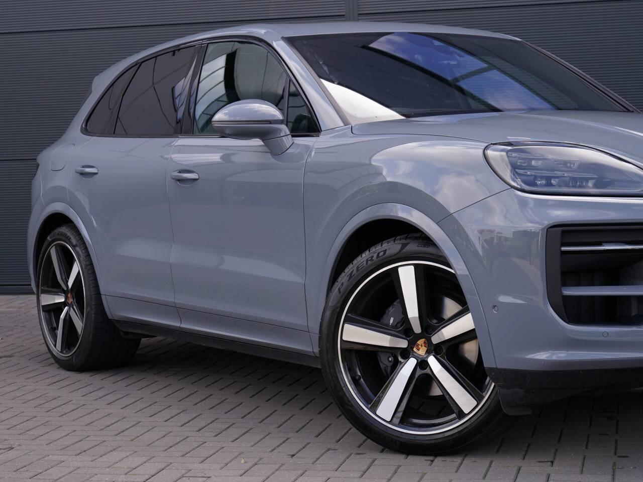 Porsche Cayenne view 44