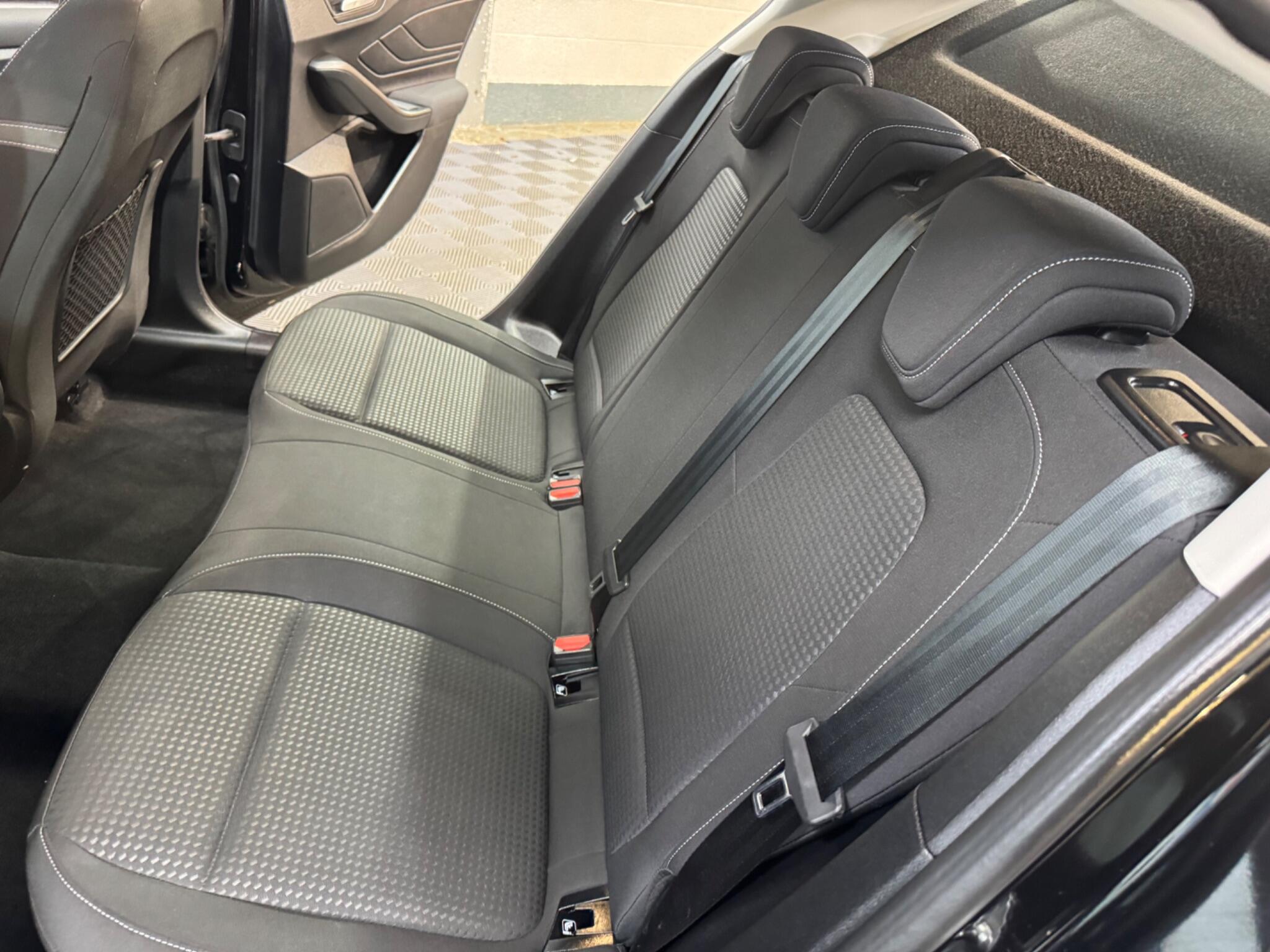 Ford Focus view 37