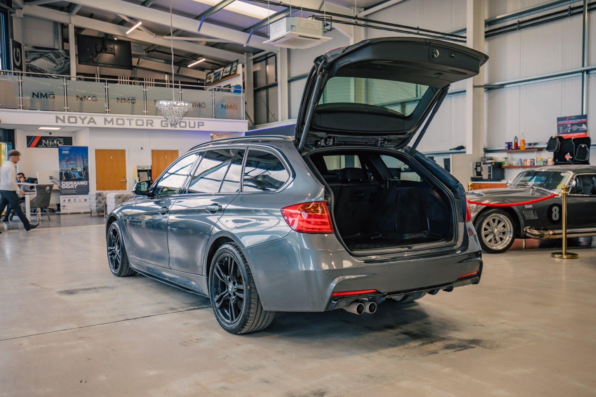 BMW 3 Series view 28