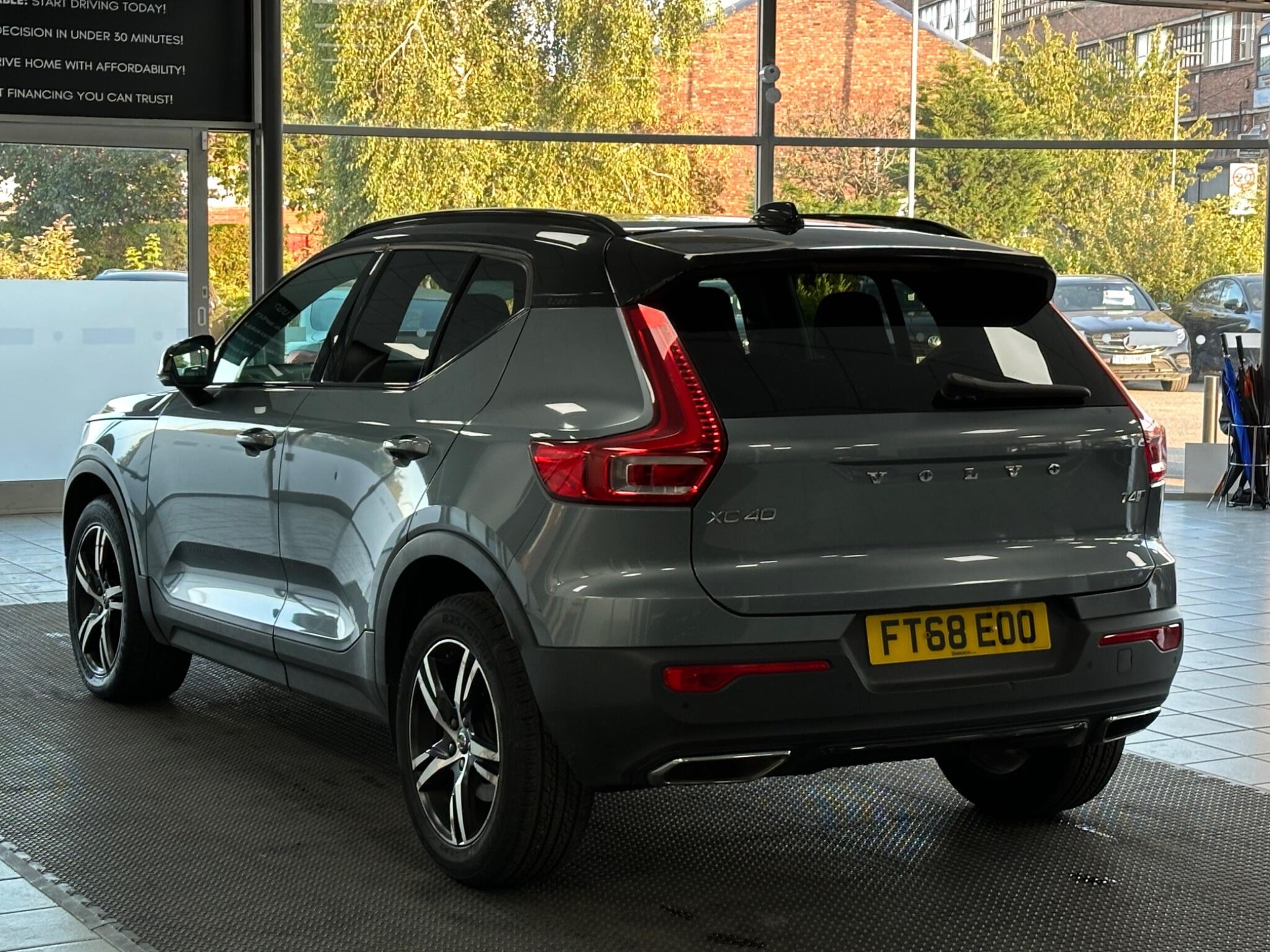 Volvo XC40 view 10