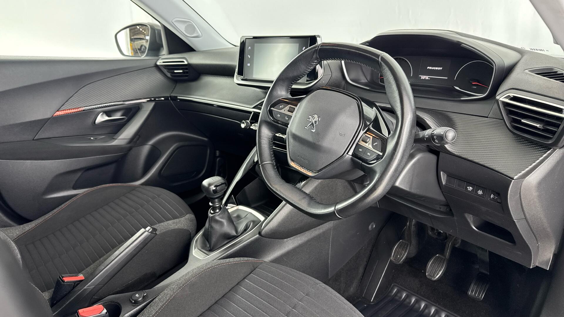 Peugeot 2008 view 9