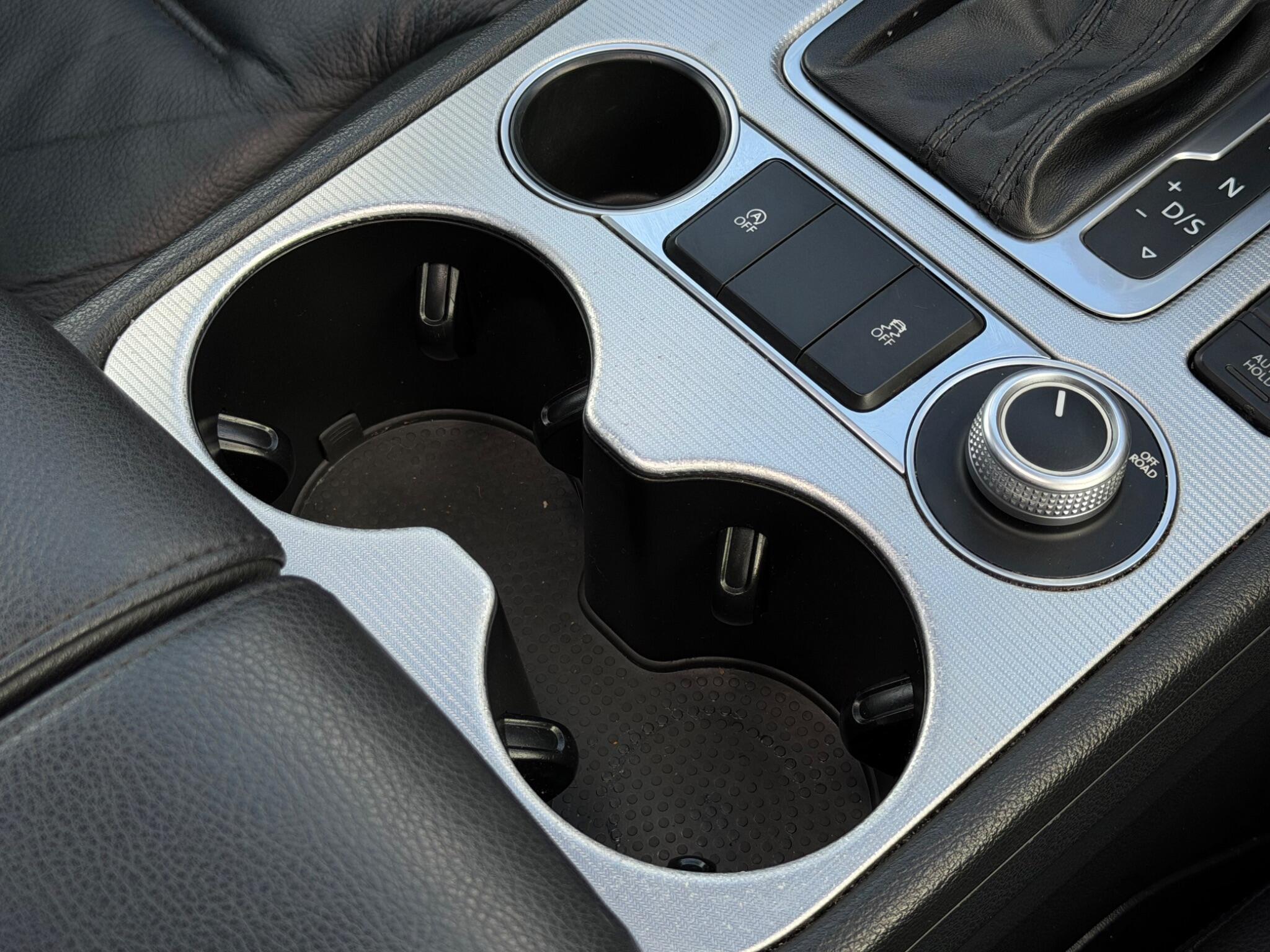 Volkswagen Touareg view 45