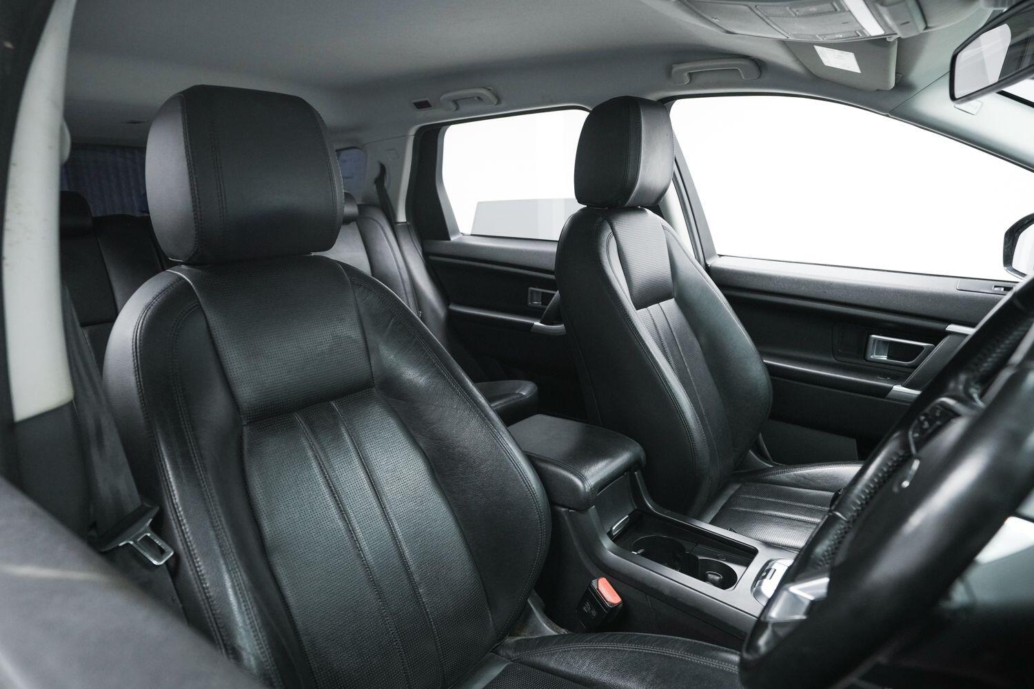 Land Rover Discovery Sport view 12