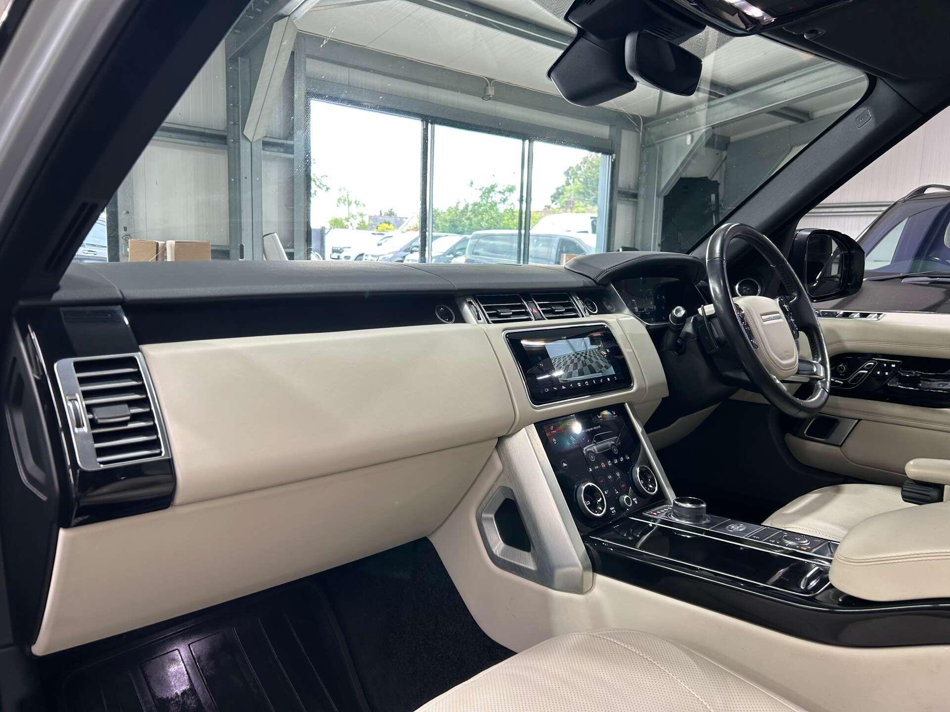 Land Rover Range Rover view 23