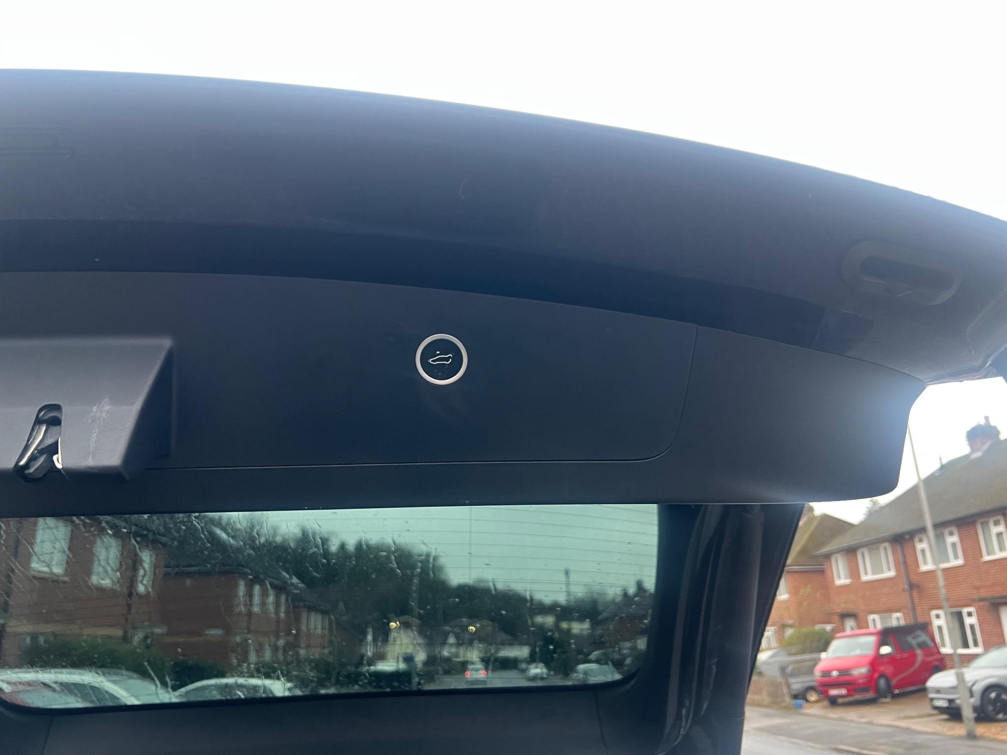 2017 Tesla Model X image 31