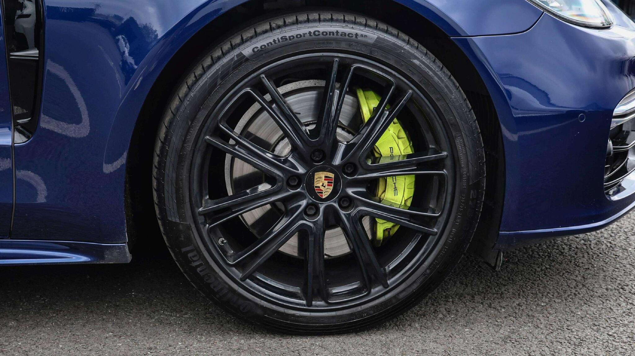 Porsche Panamera view 10