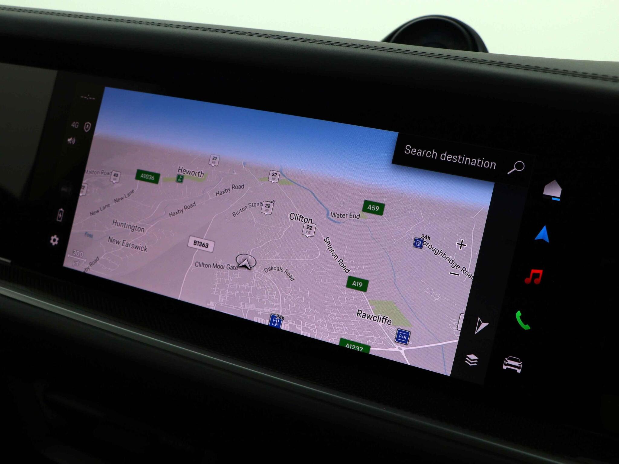 Porsche Cayenne view 36