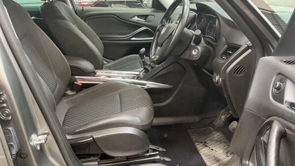 Vauxhall Zafira Tourer view 4