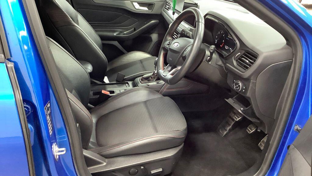 Ford Focus view 12