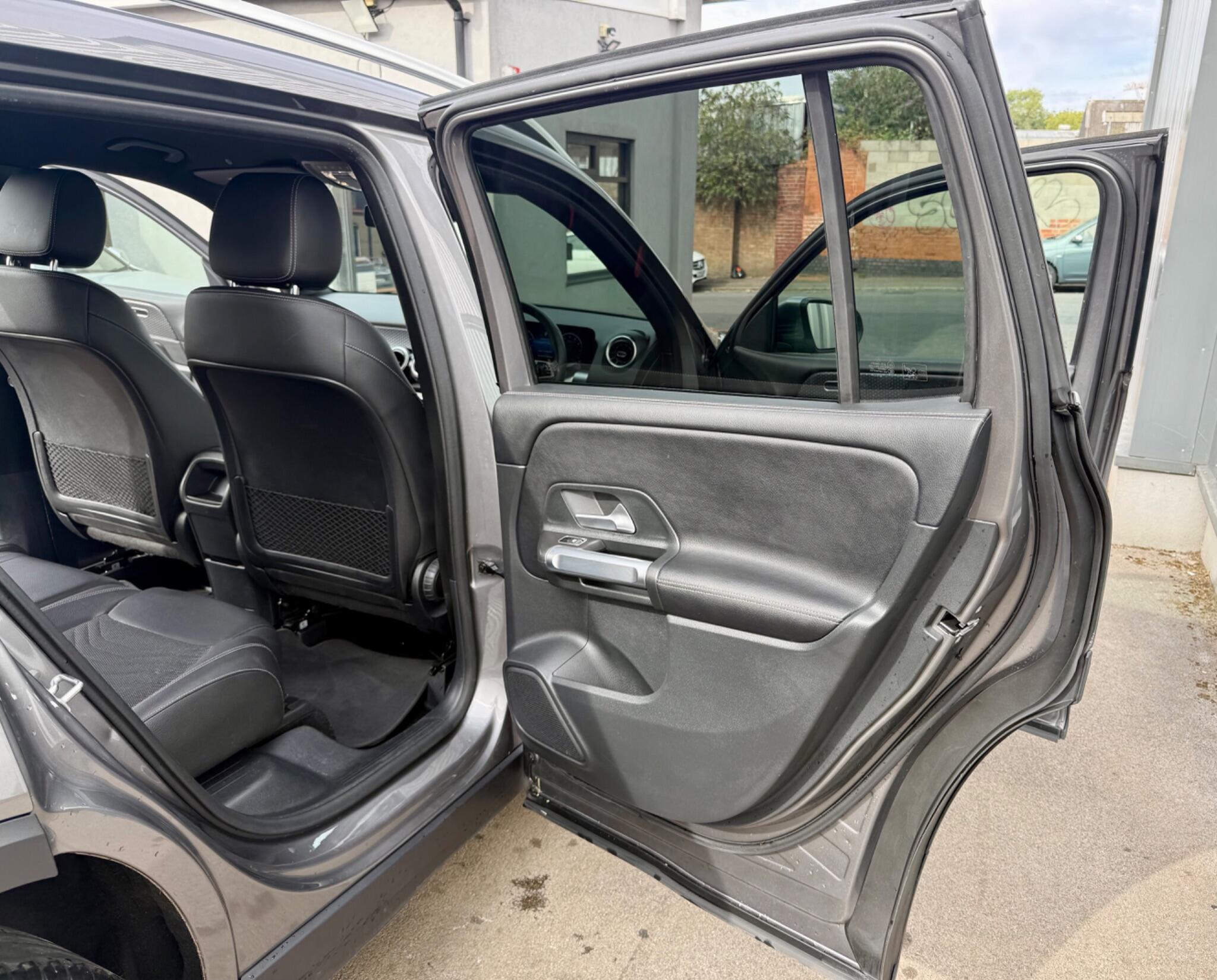Mercedes-Benz GLB view 18