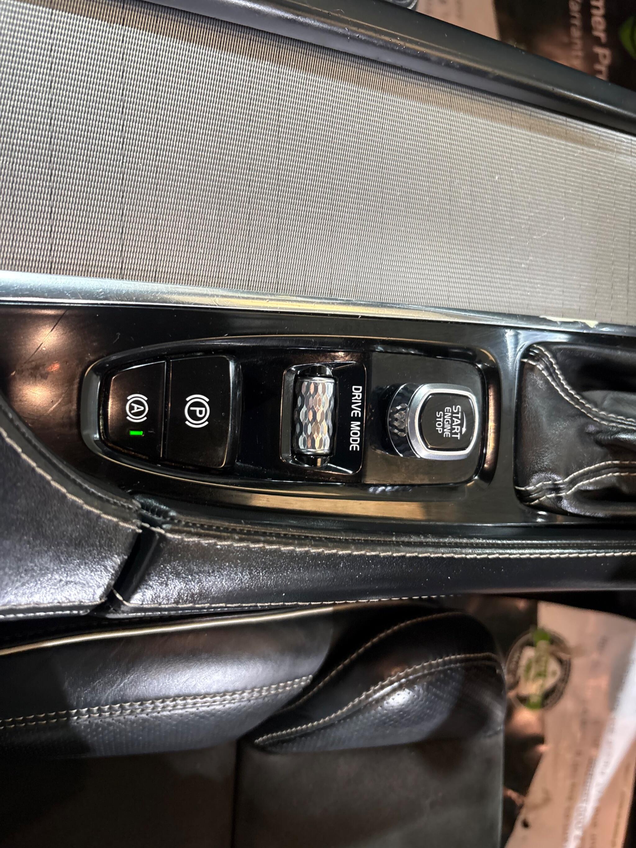 Volvo XC90 view 31