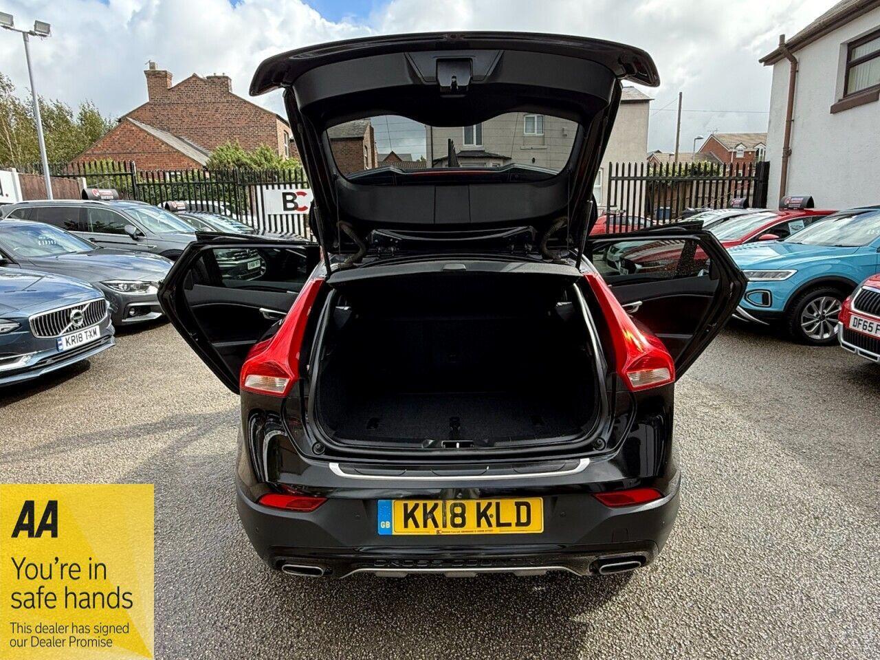 Volvo V40 Cross Country view 13