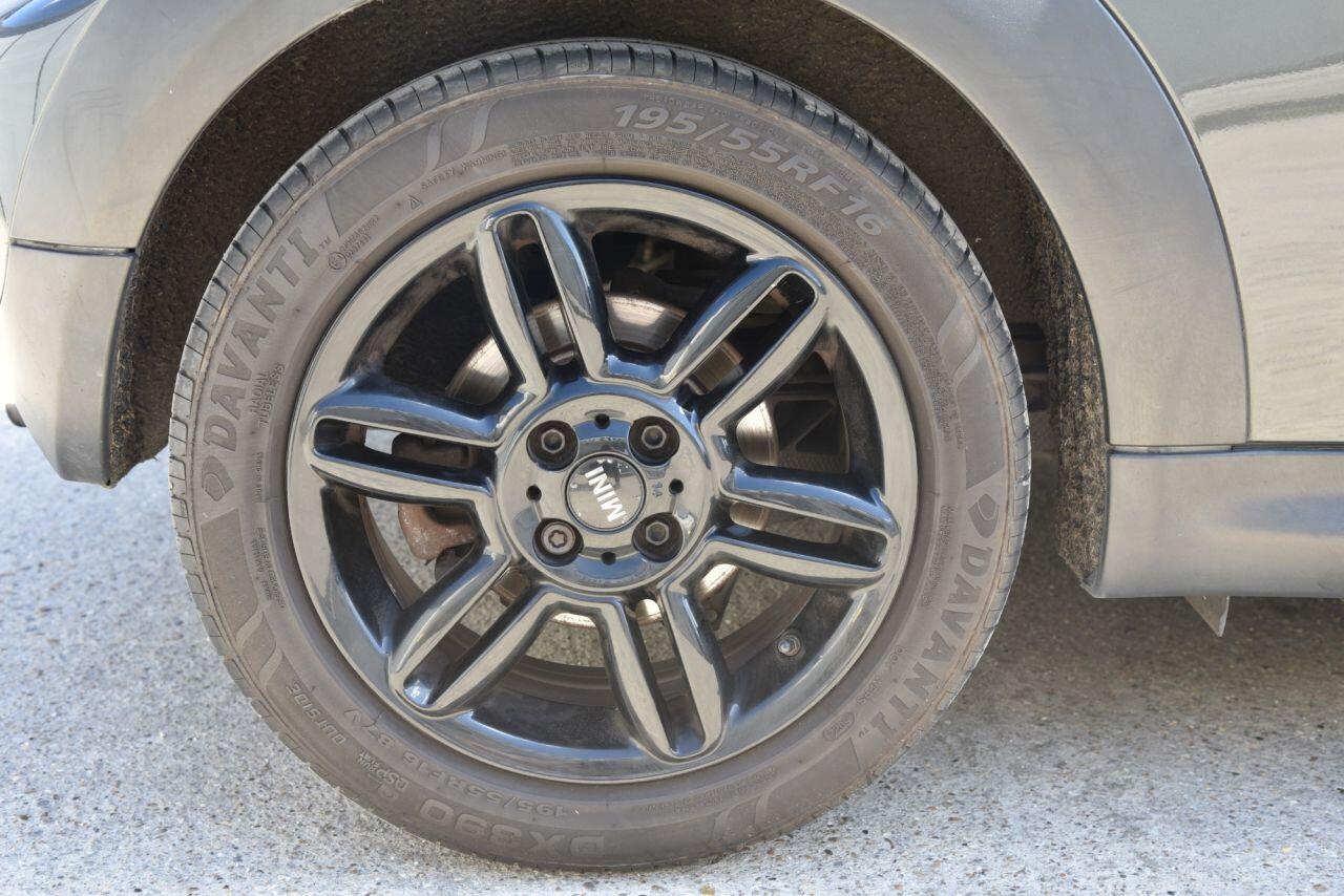 Mini Cooper view 31