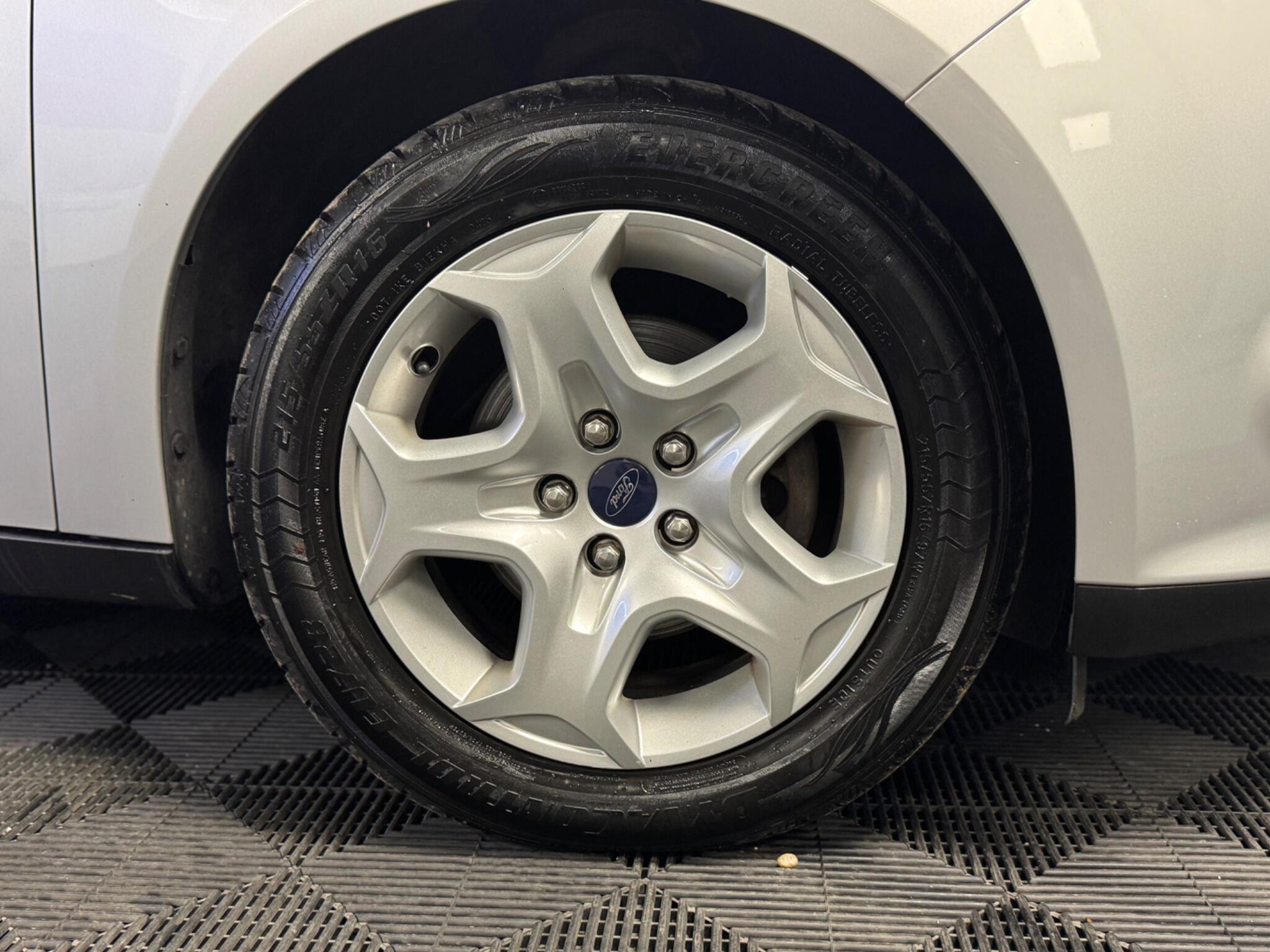 2014 Ford Focus 1.6 TDCi Edge Euro 5 (s/s) 5dr • 59,000 miles image 18