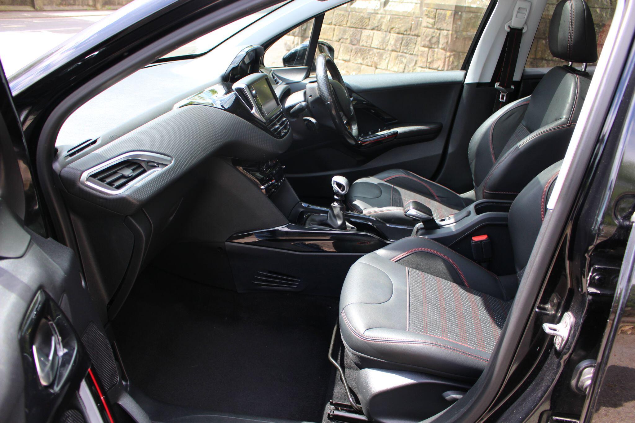 Peugeot 2008 view 17