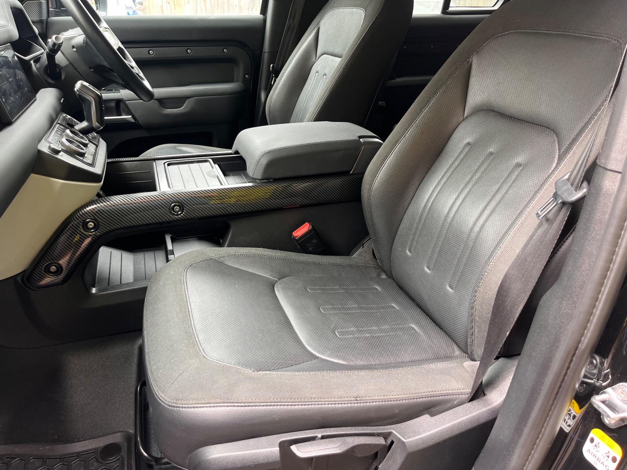 Land Rover Defender view 29