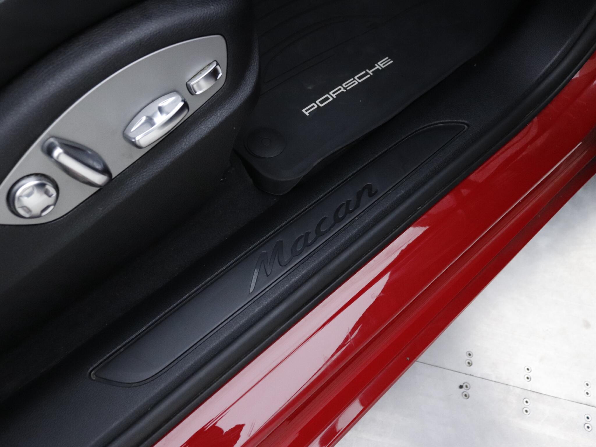 Porsche Macan view 28