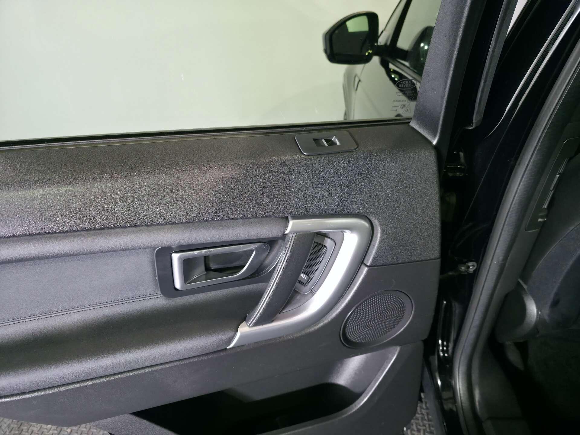 Land Rover Discovery Sport view 60