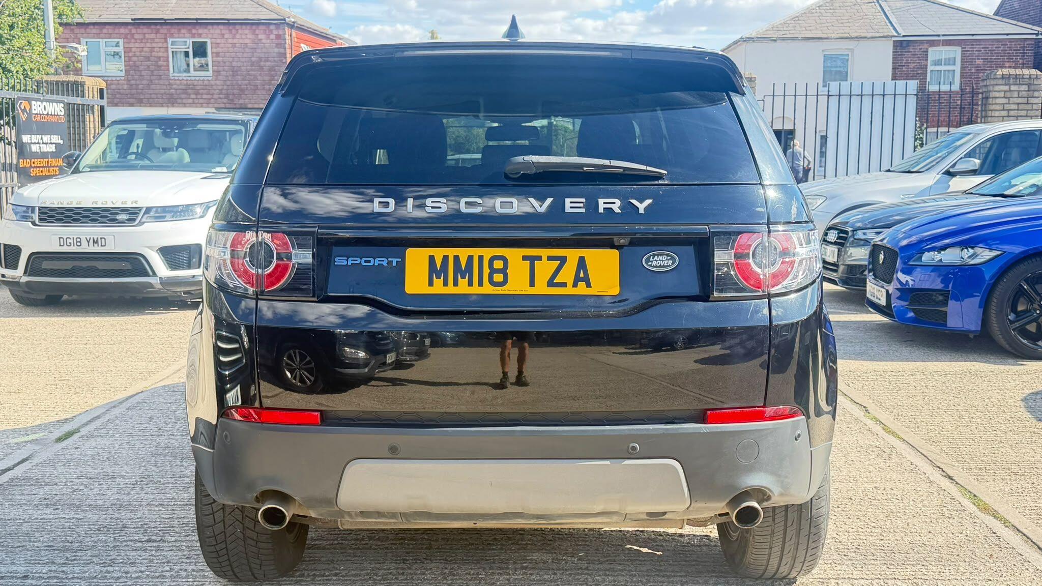 Land Rover Discovery Sport view 6