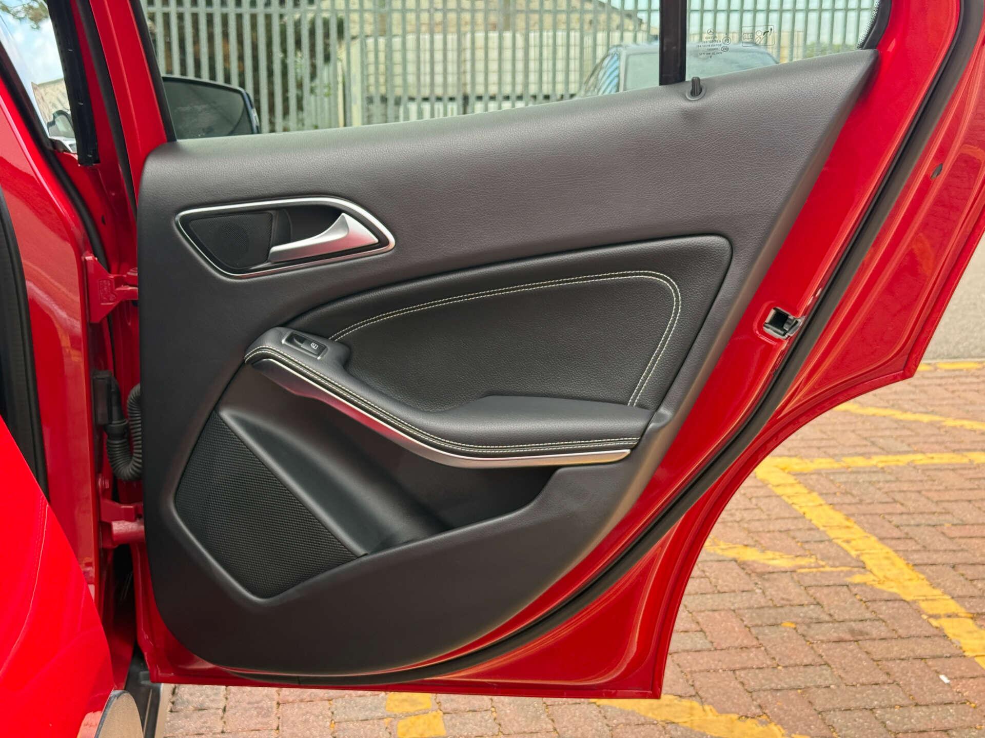 Mercedes-Benz GLA view 26