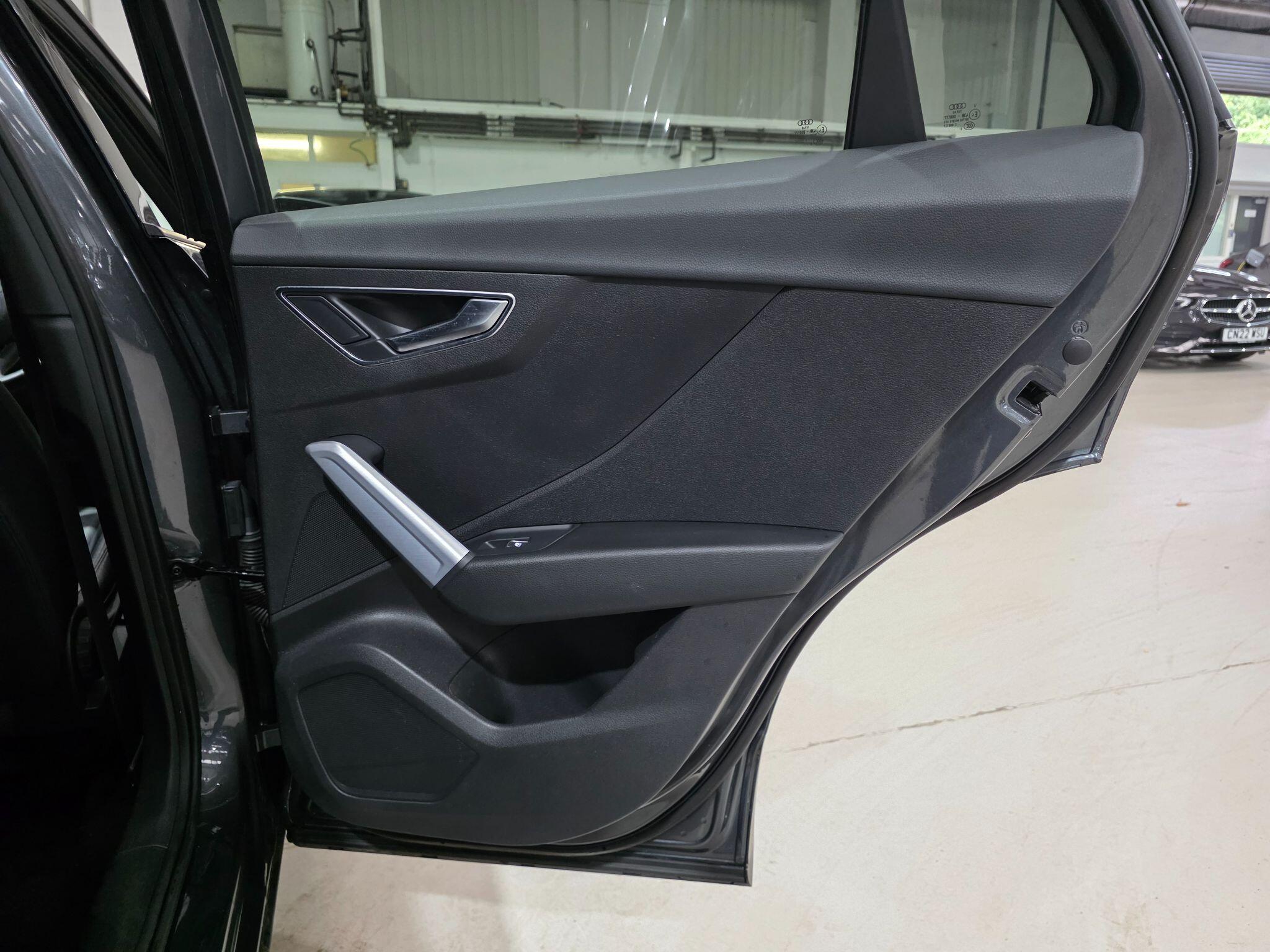 Audi Q2 view 21