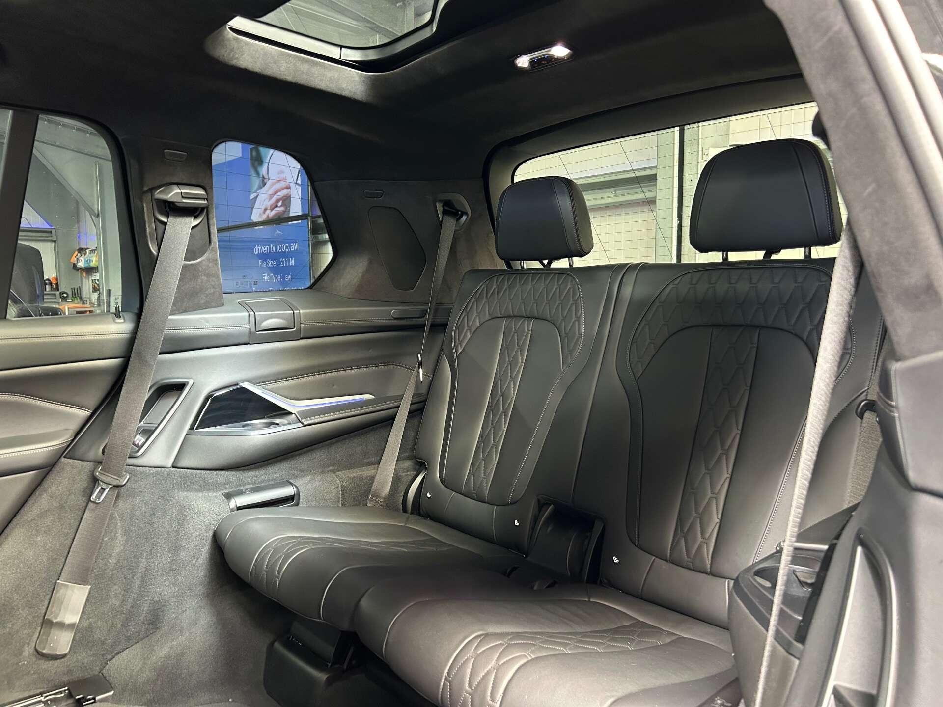 BMW X7 view 43