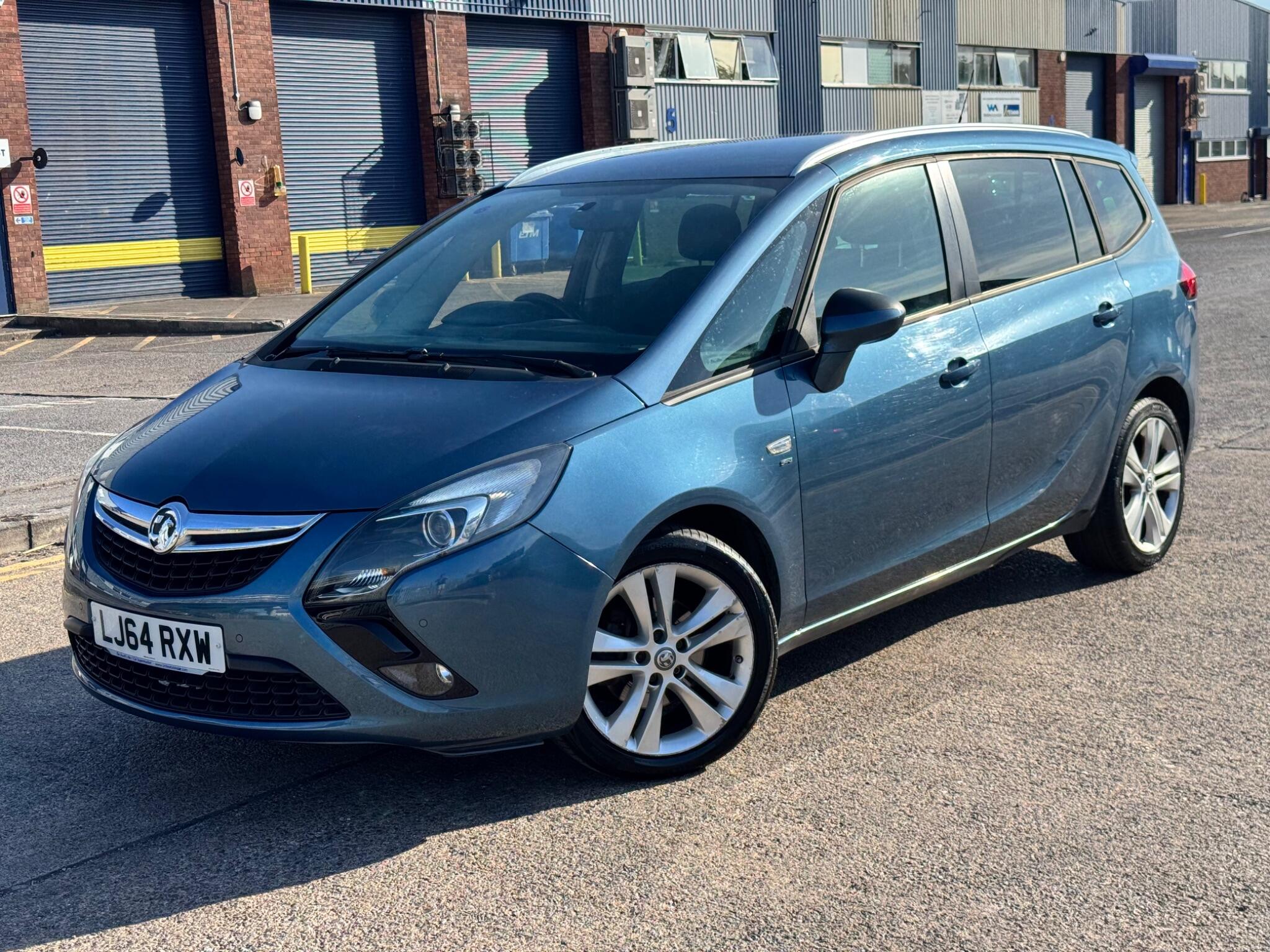 Vauxhall Zafira Tourer view 3