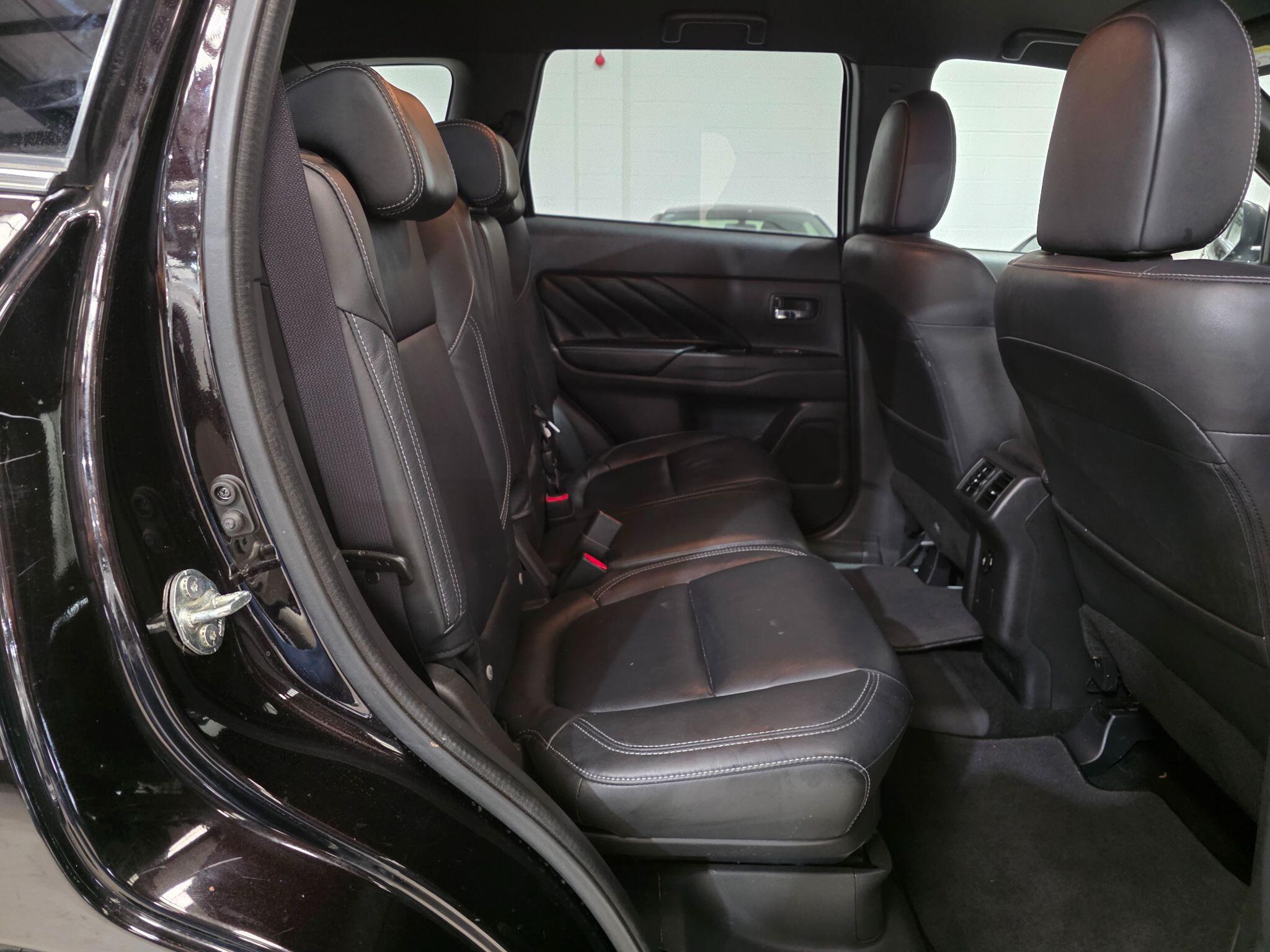 Mitsubishi Outlander view 22