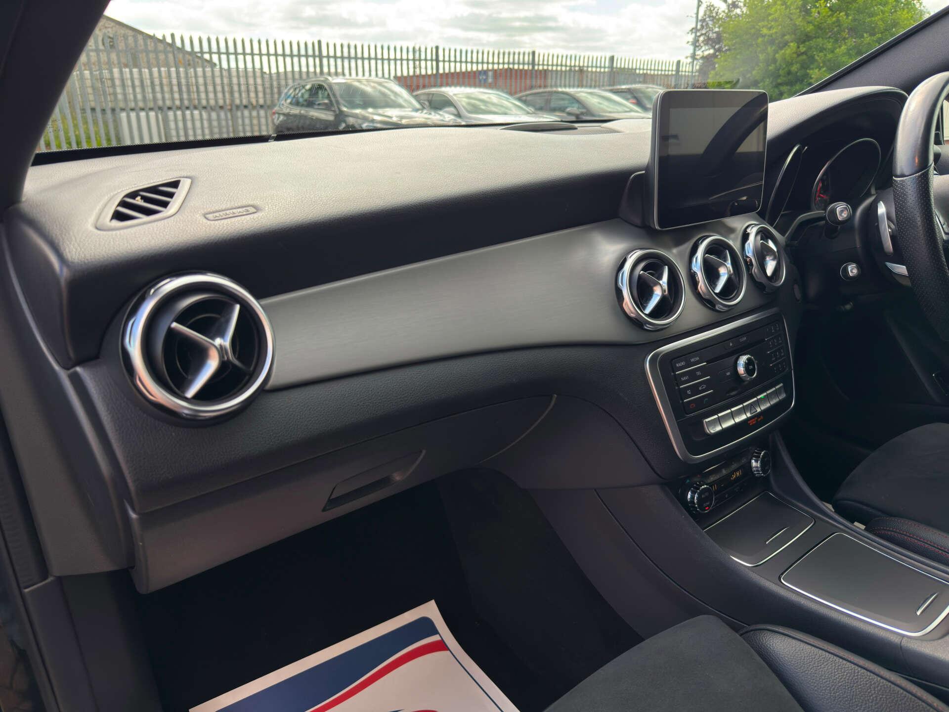 Mercedes-Benz Gla view 14