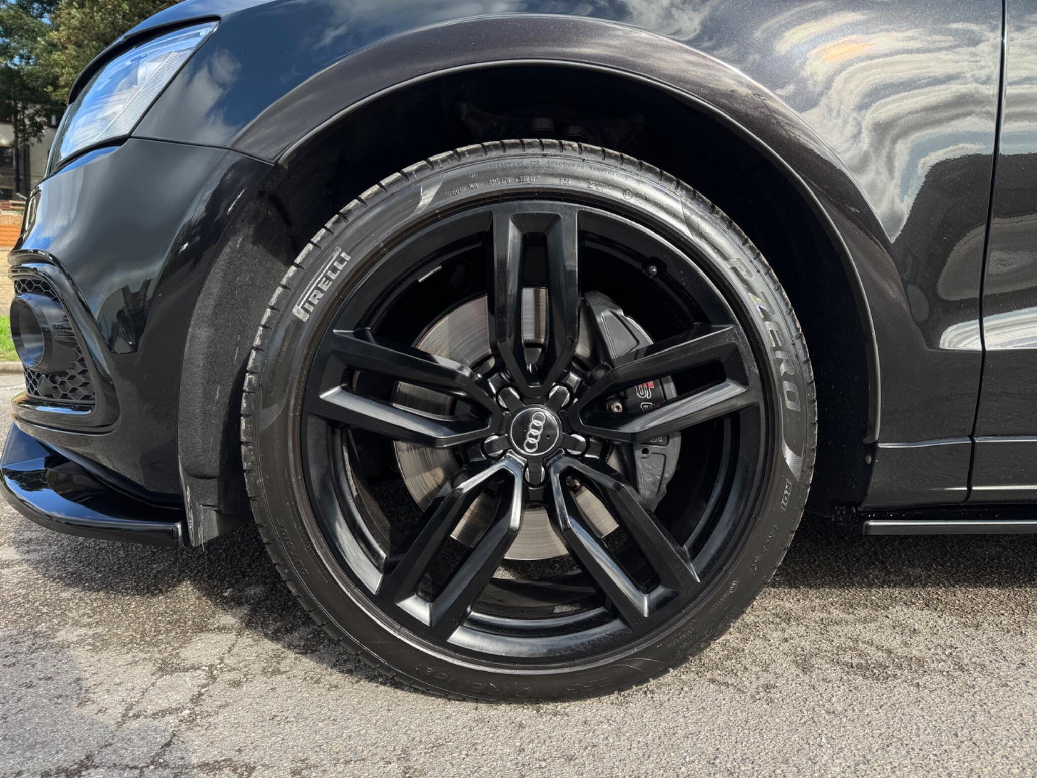 Audi SQ5 view 9