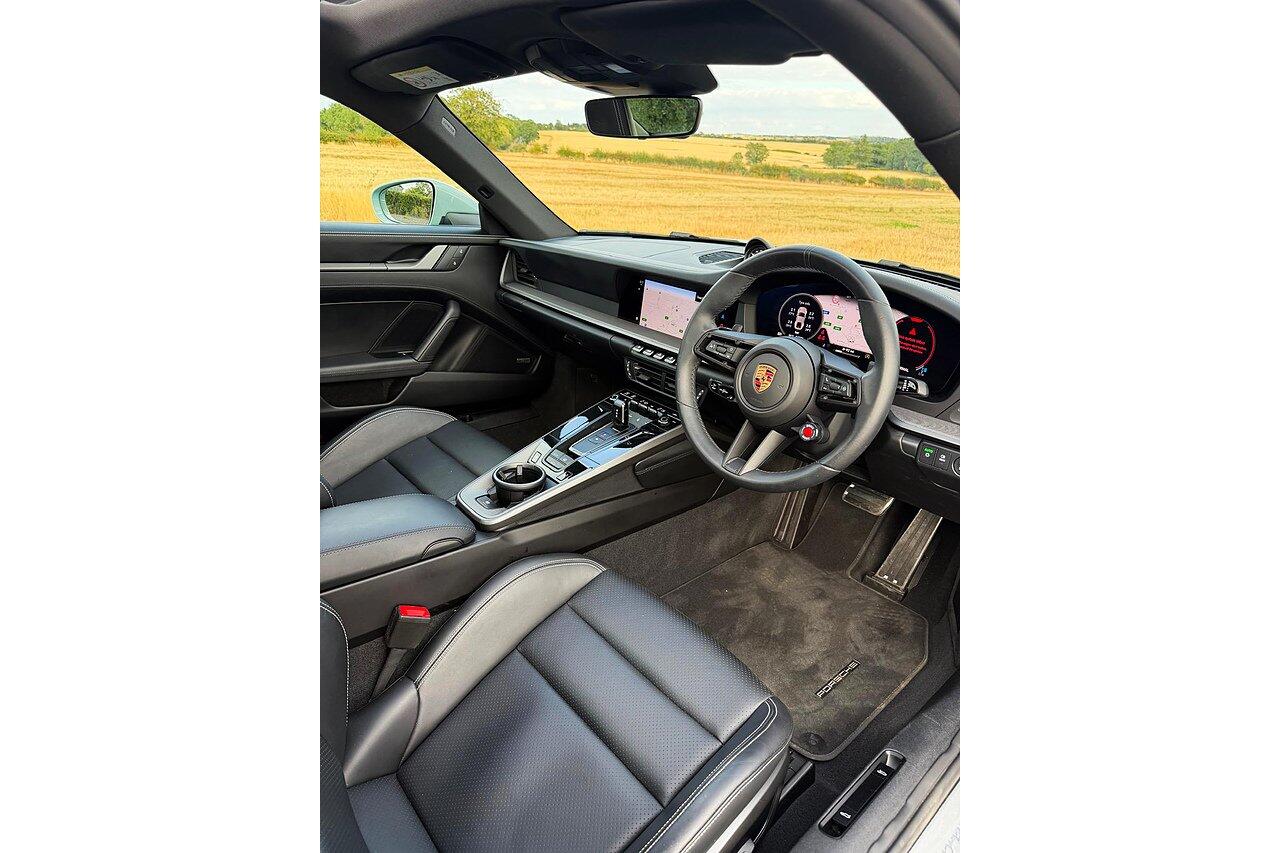 Porsche 911 view 6