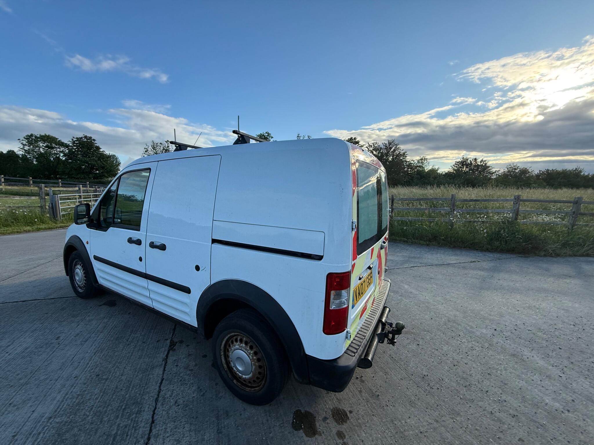 Ford Transit Connect 1.8 TDCi T200 LX L1 H1 4dr — photo 22 of 86