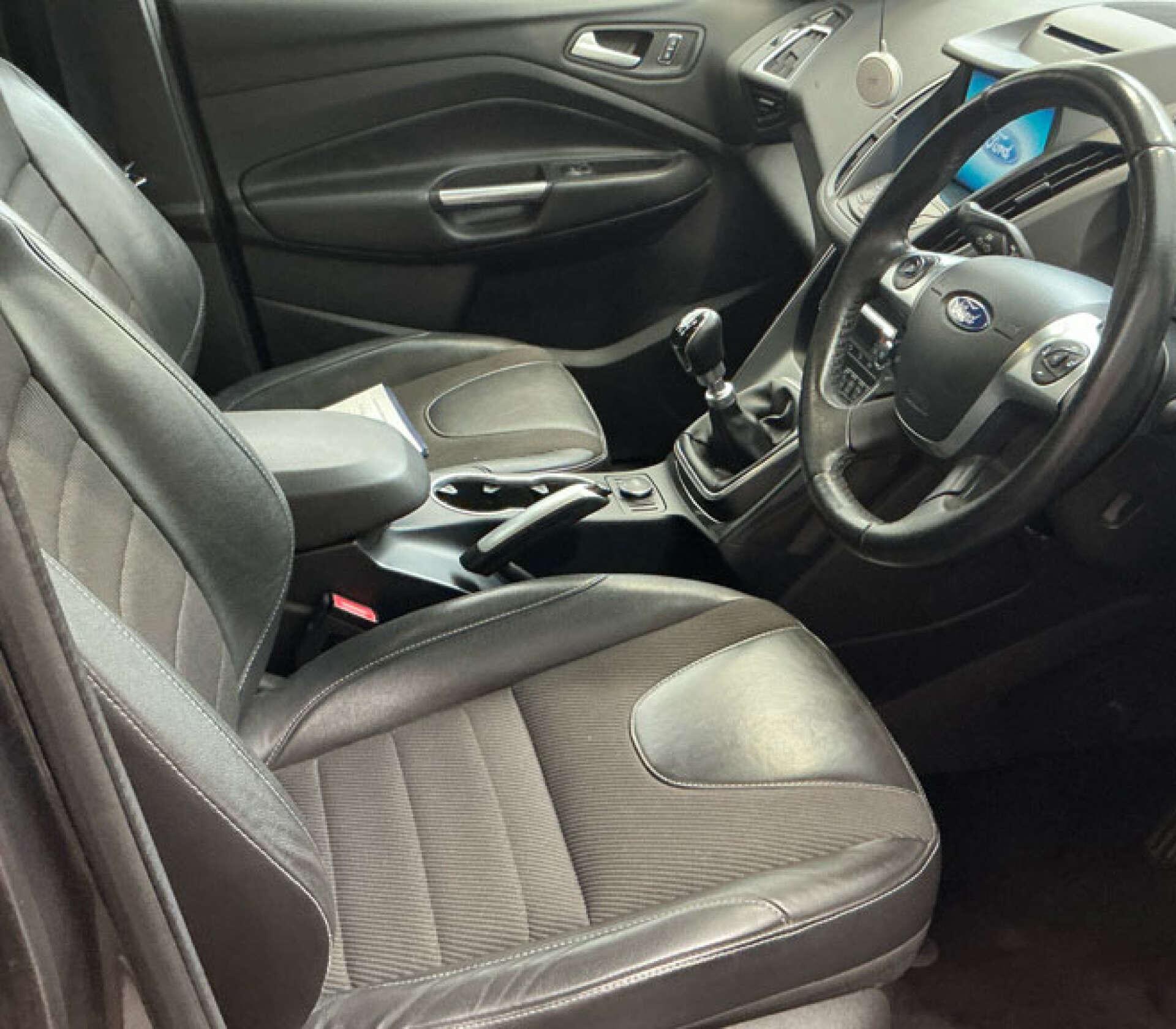 Ford Kuga view 4