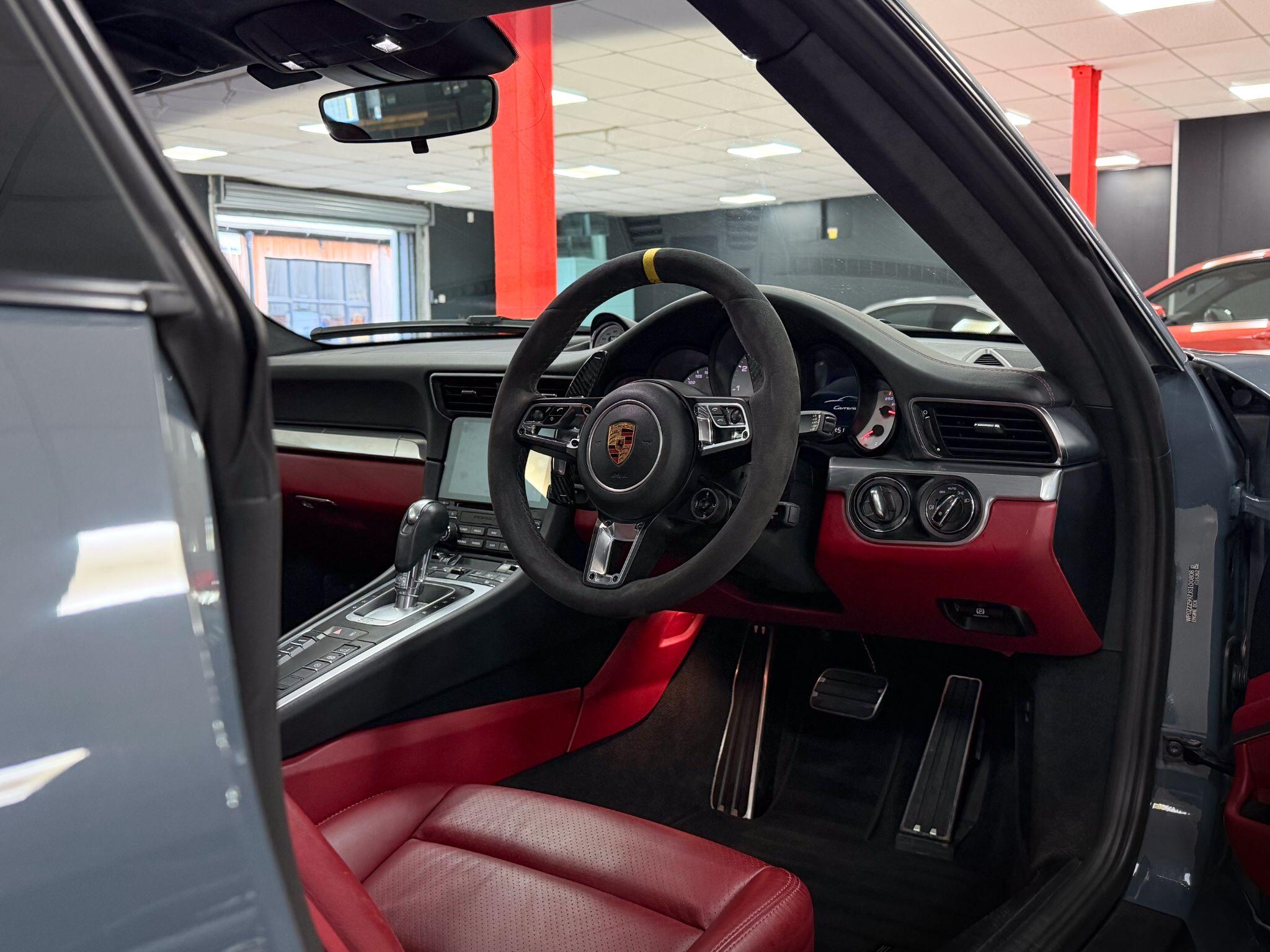Porsche 911 view 22