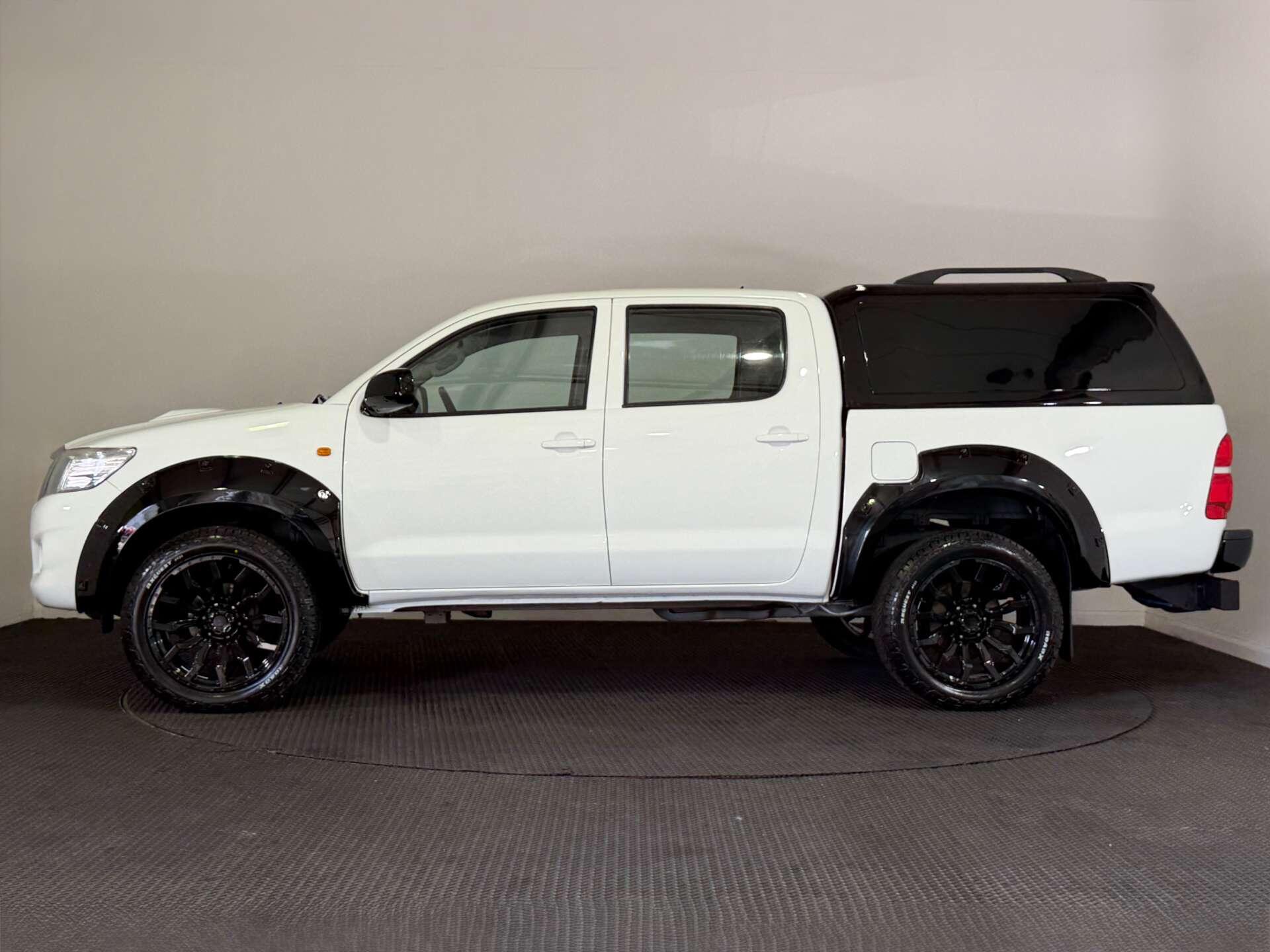 Toyota Hilux view 4