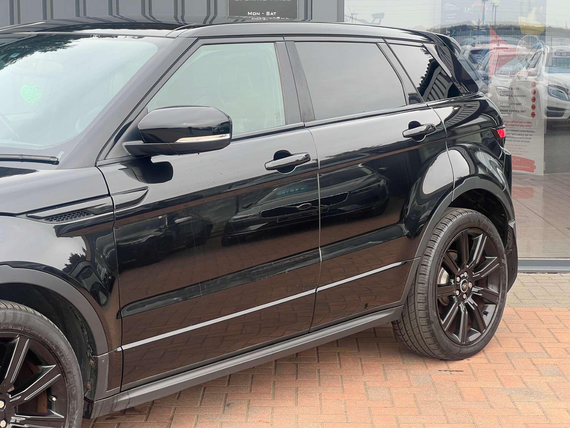 Land Rover Range Rover Evoque view 3