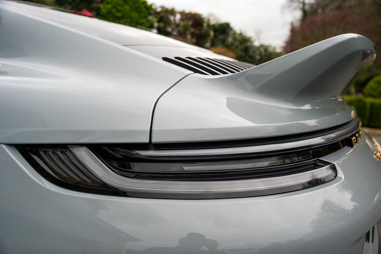 Porsche 911 view 15