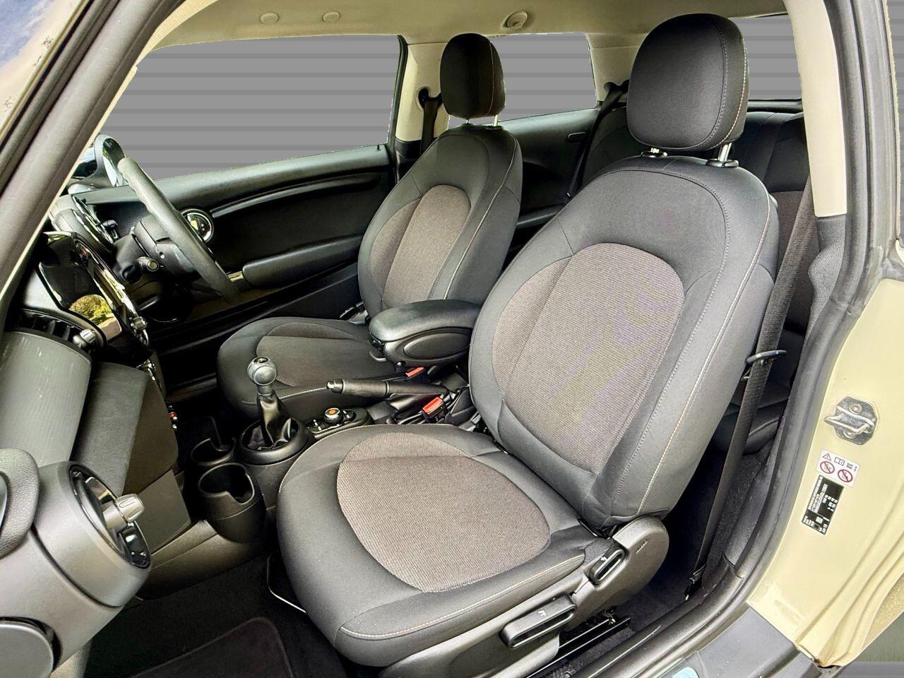 Mini Hatch view 23