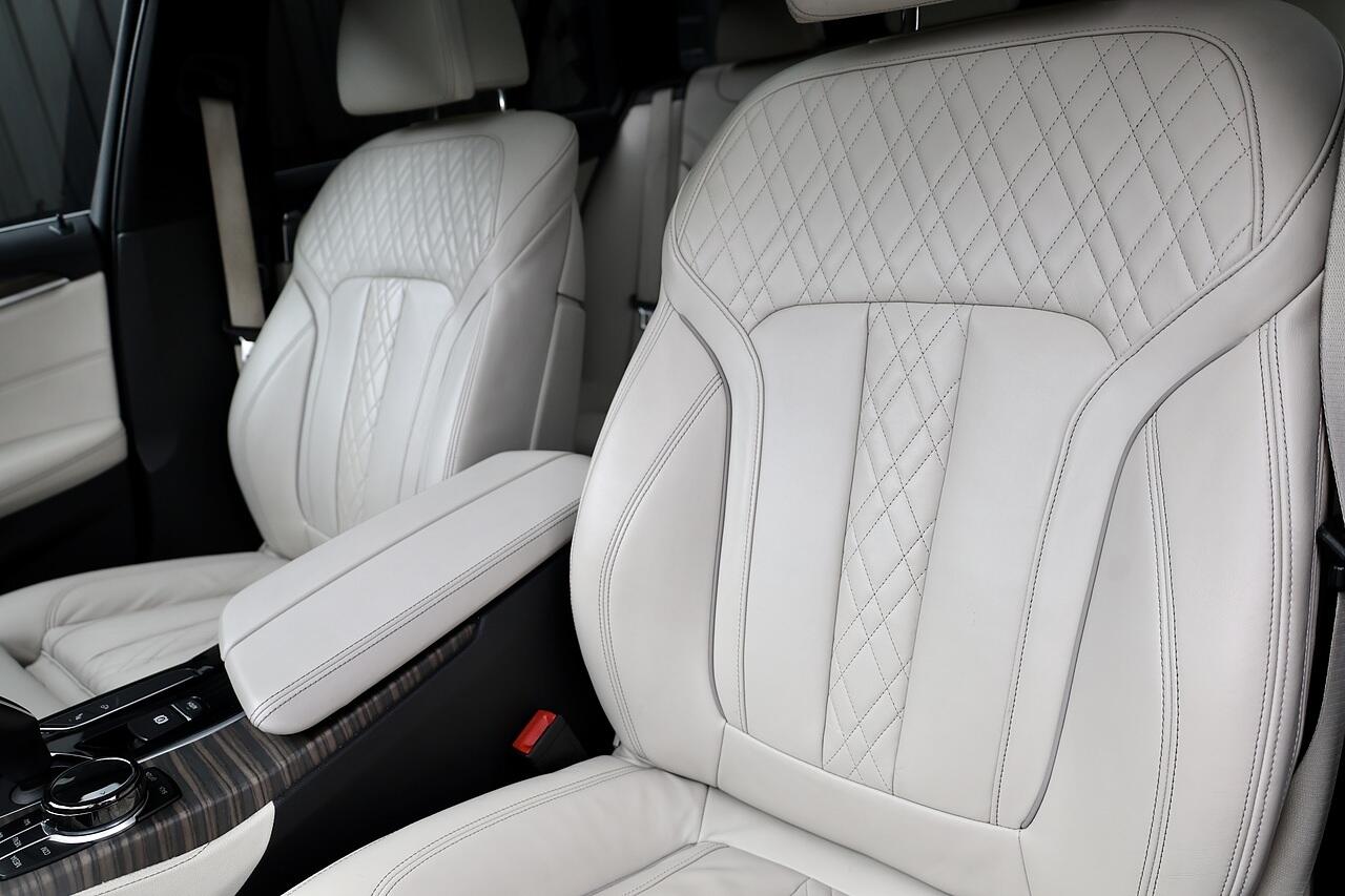 BMW 5 Series view 21